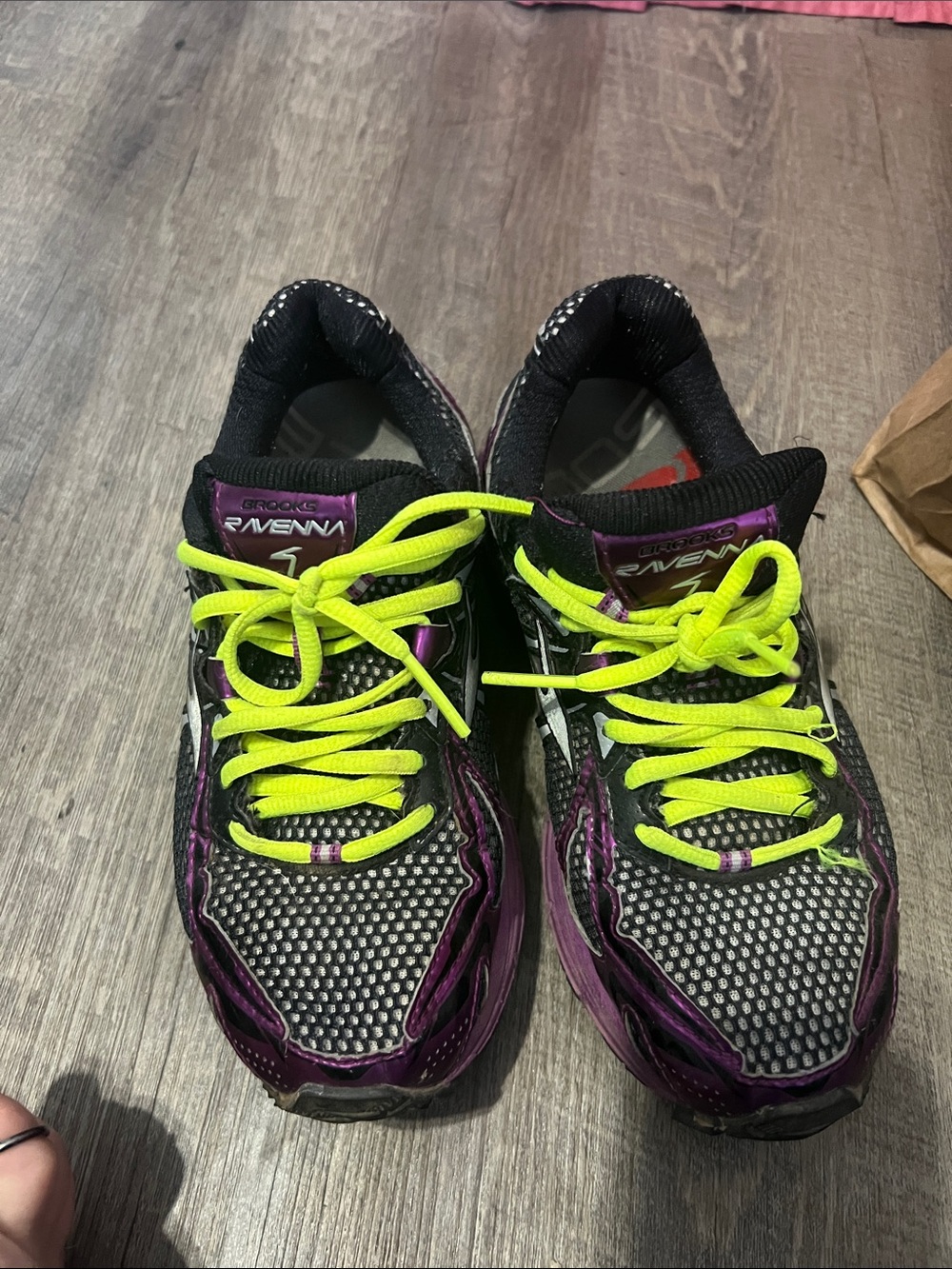 Brooks Women's Running Shoes - Purple with Neon Yellow Laces